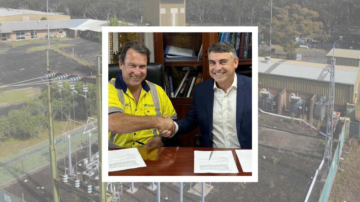 Greg Pawley of Wollongong Resources and Mark Swinnerton of Green Gravity at the signing of the MoU. Picture supplied