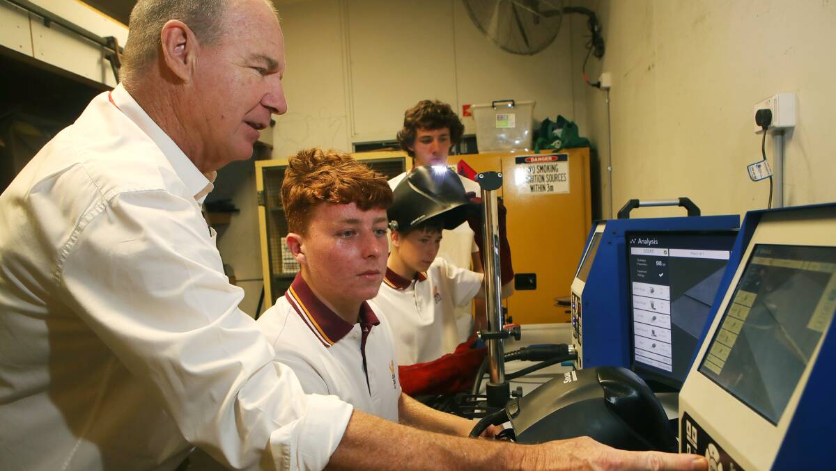 Michael Pitt, national education training manager at Weld Australia, showcases the technology to Dapto High School students. Picture by Sylvia Liber