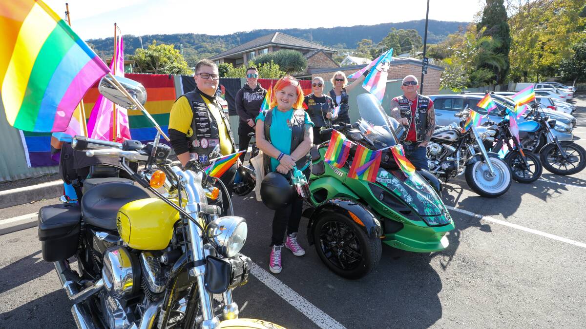 Rainbow Storytime 'welcome party' outnumbers protesters at Thirroul