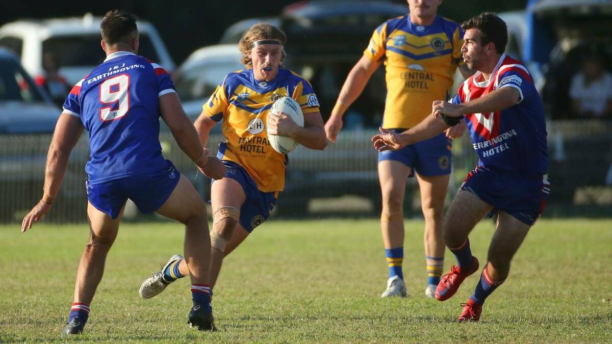 TITANS CLASH: Warilla-Lake South's Lleyton Hughes tries to split Gerringong defenders Nathan Ford and Issas Russell during the side's matchup in 2021. Photo: David Tease
