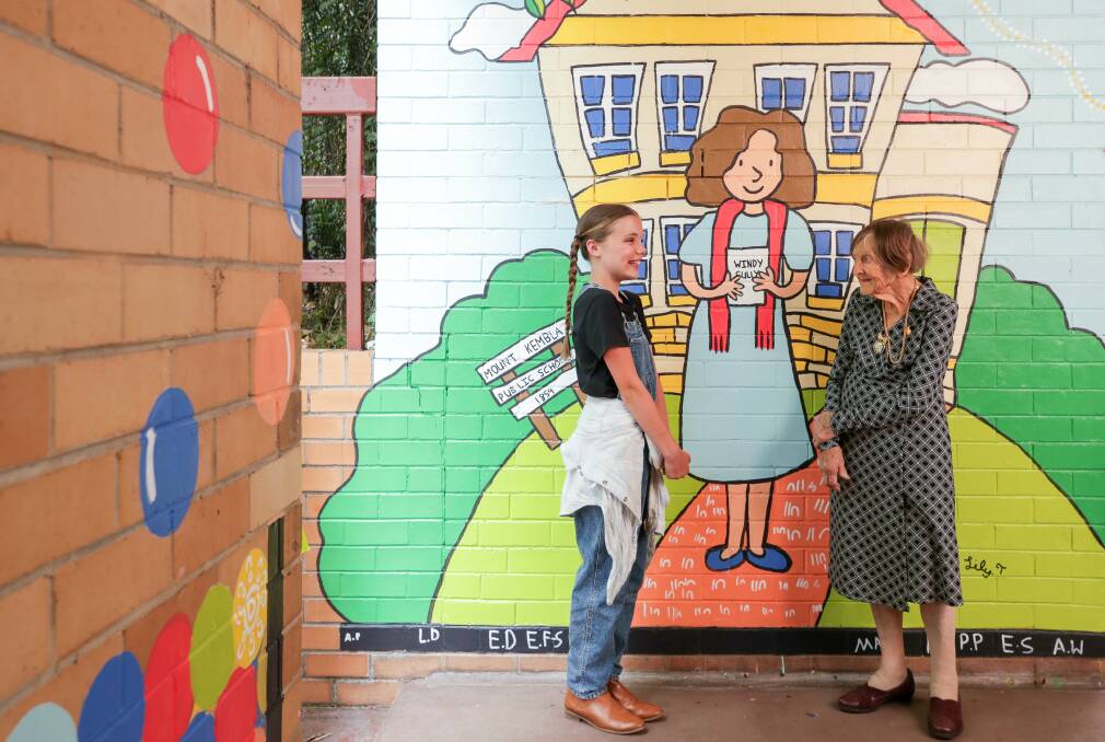 Year 5 student Lily Thomson with her mural of Windy Gully author and teacher Wendy Richardson. Picture by Adam McLean.