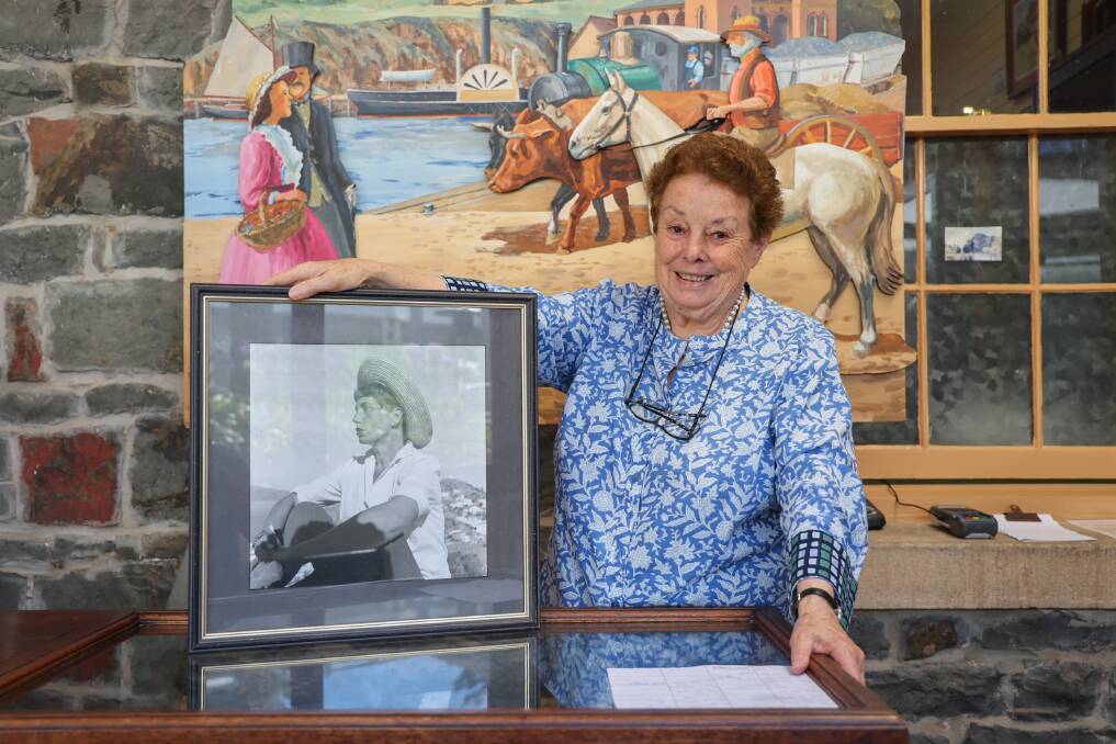 Kiama and District Historical Society President Sue Eggins at Pilot's Cottage Museum with a picture of Charmian Clift. Picture by Wesley Lonergan,