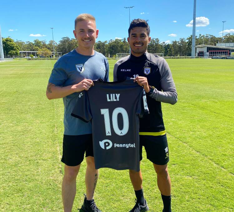 Bulls physio Brendan Wyatt (left) and club captain Ulises Davila pictured with a commemorative jersey for Davila's late wife Lily. Picture - supplied