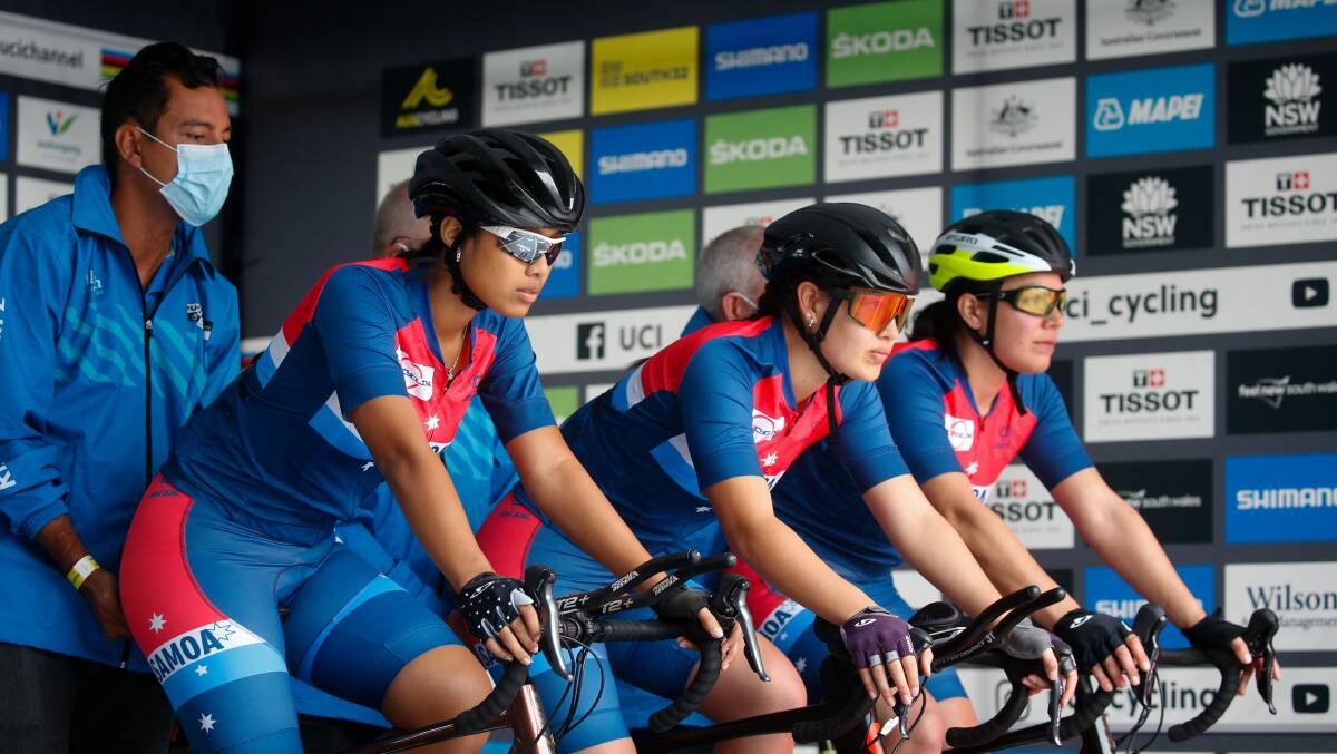 Samoa's female riders Urlin Mulitalo, Jordan Afoa and Pearl Harris-Blain at the start line before the mixed time trial. Picture by Anna Warr