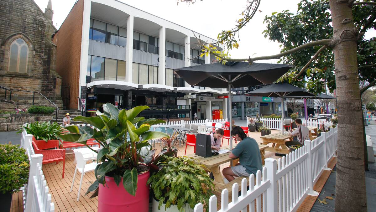 New alfresco dining spaces in Wollongong mall. Picture by Anna Warr.