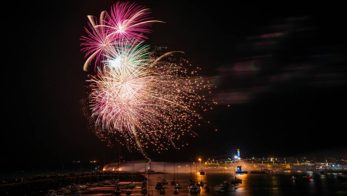 Wollongong Harbour fireworks in 2021. Picture by Wesley Lonergan