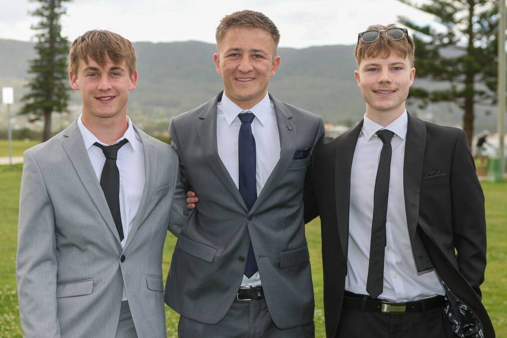 You can buy these photos by emailing syndicate@austcommunitymedia.com.au
Year 12 students at Bulli High School gathered at Sandon Point on September 21 to take formal photos before their school formal at Panorama. Pictures by Adam McLean