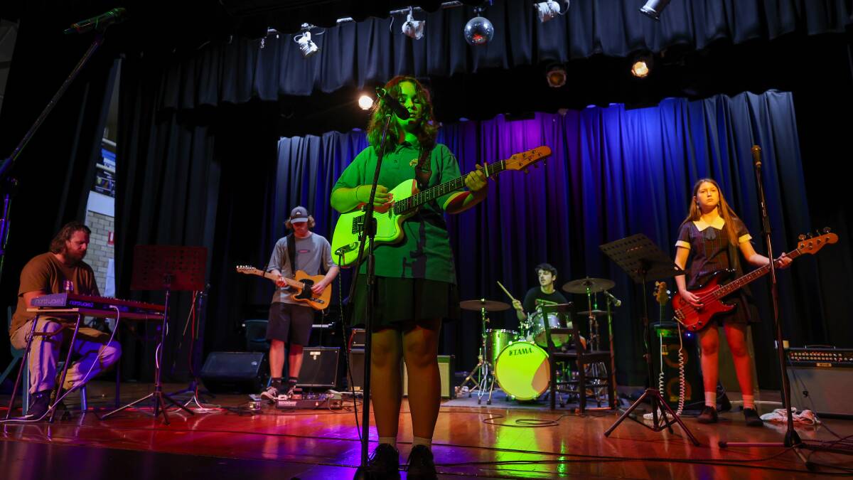 Bulli High School students rehearse for the '80s concert after school on November 28, 2023. Pictures by Adam McLean