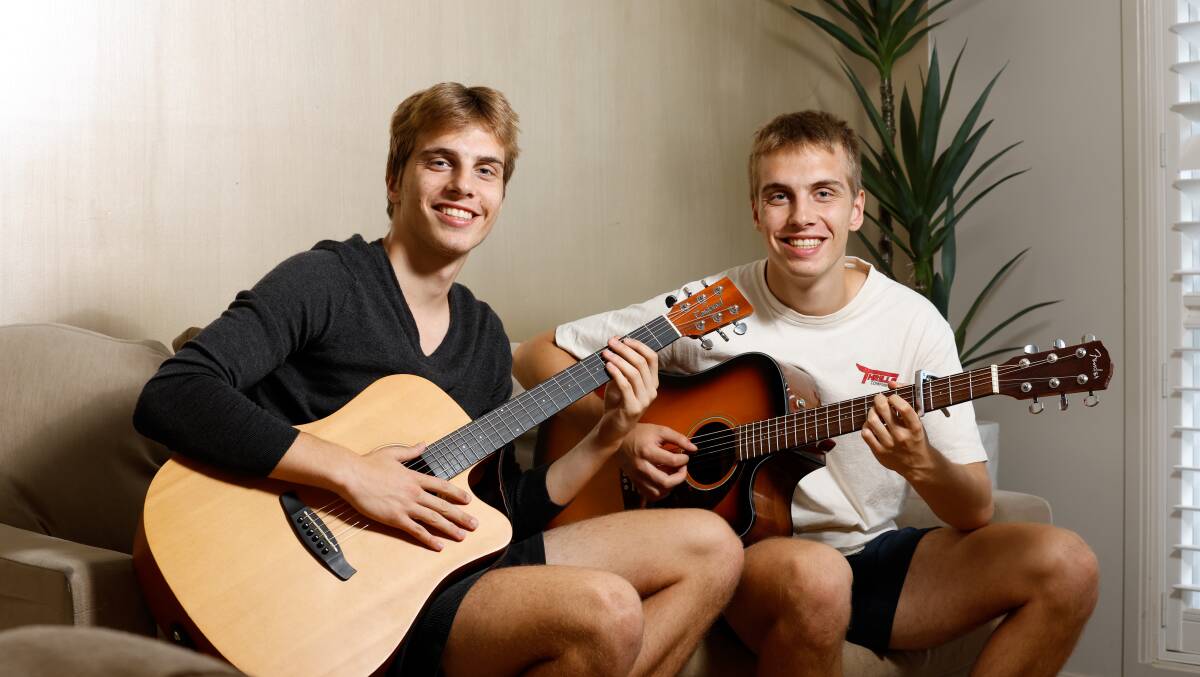 Shell Cove twins Michael and Kristian Masi who graduated from the HSC together. Picture by Anna Warr