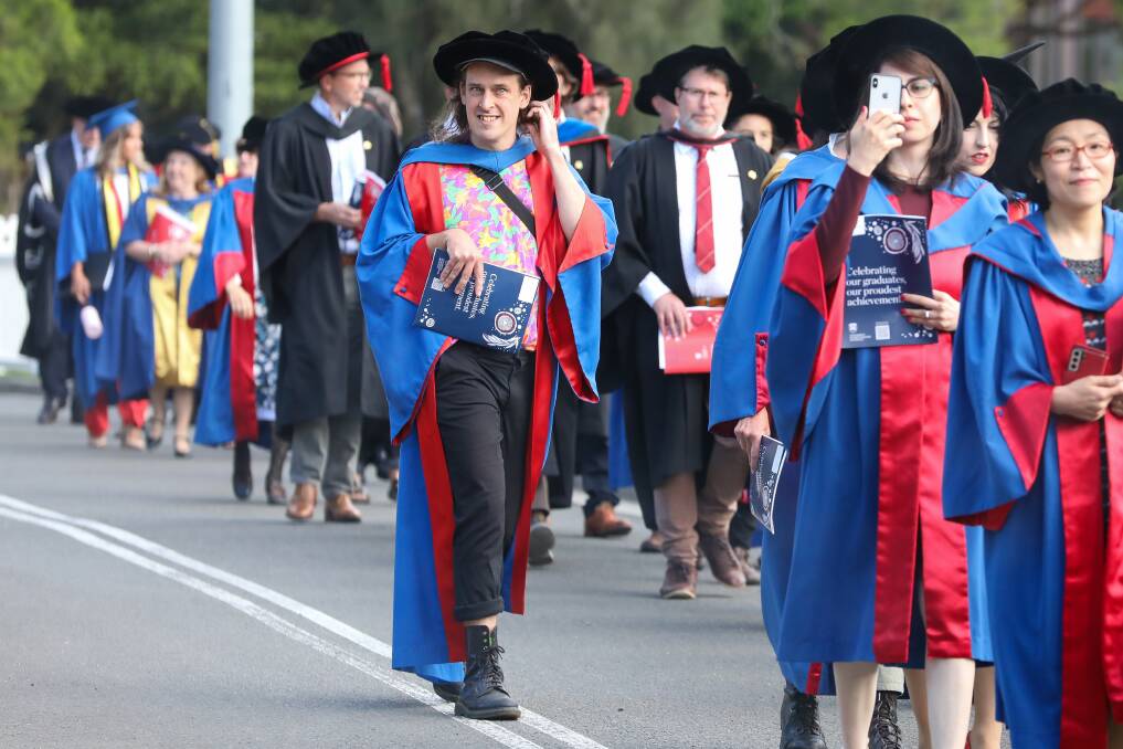Over 2000 students will graduate at University of Wollongong in April 2023. The autumn graduations started on Tuesday, April 11 2023.