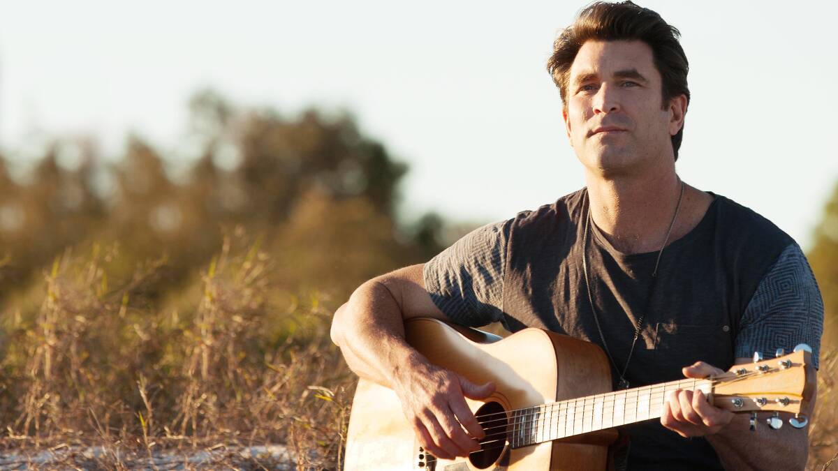 Pete Murray performs his Yours Acoustically Tour at Waves Towradgi Beach Hotel on Friday.