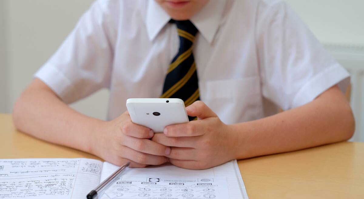 Renewed push to ban mobile phones from all state schools