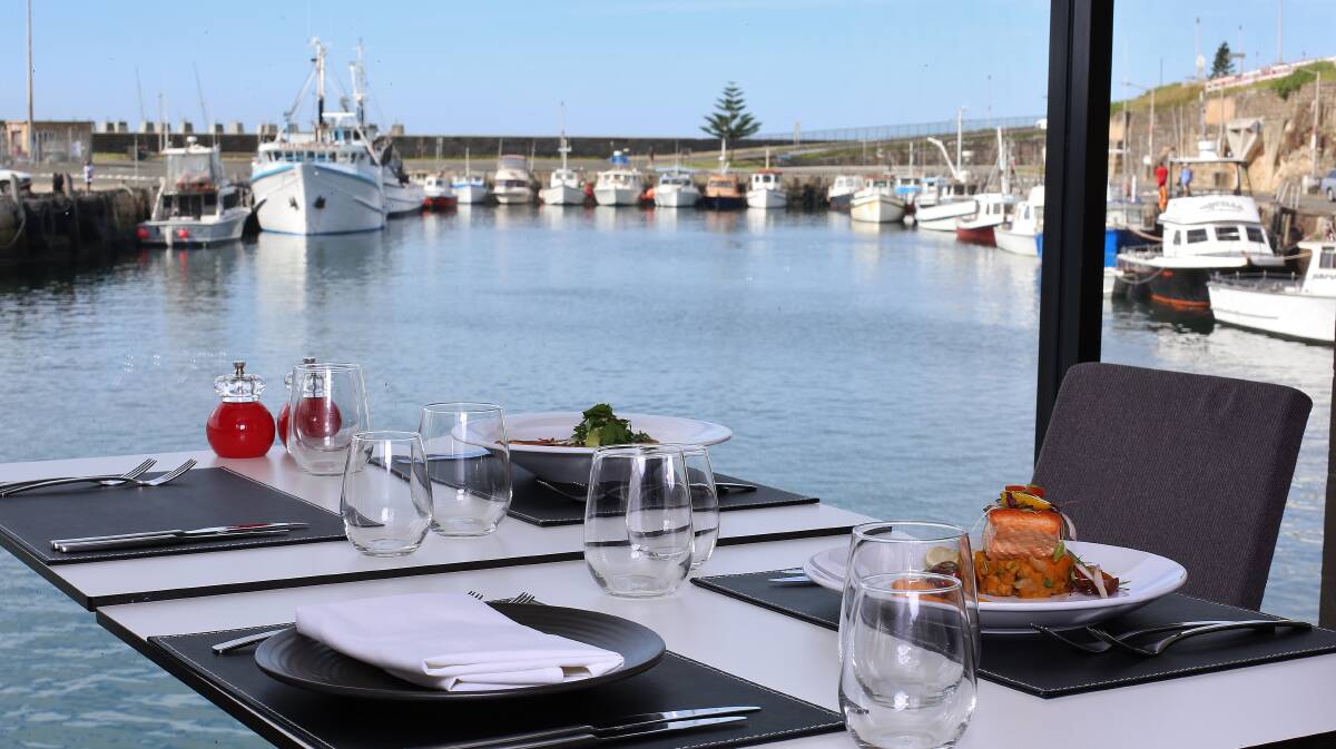 Harbourfront Seafood Restaurant: 2 Endeavour drive, Wollongong