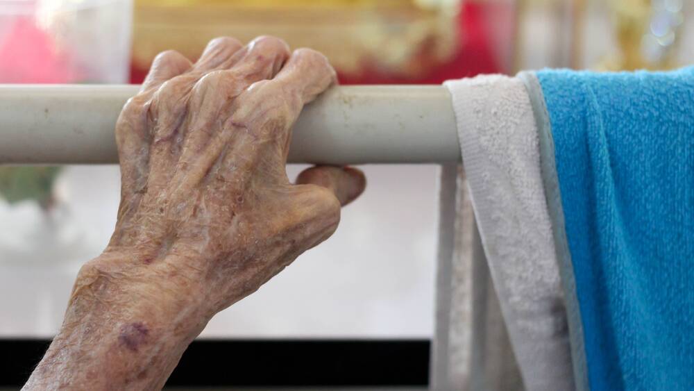 More than half of aged care homes have 'unacceptable levels of staffing': UOW report