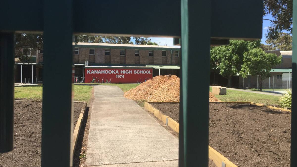 Illawarra school goes into lockdown amid HSC exams