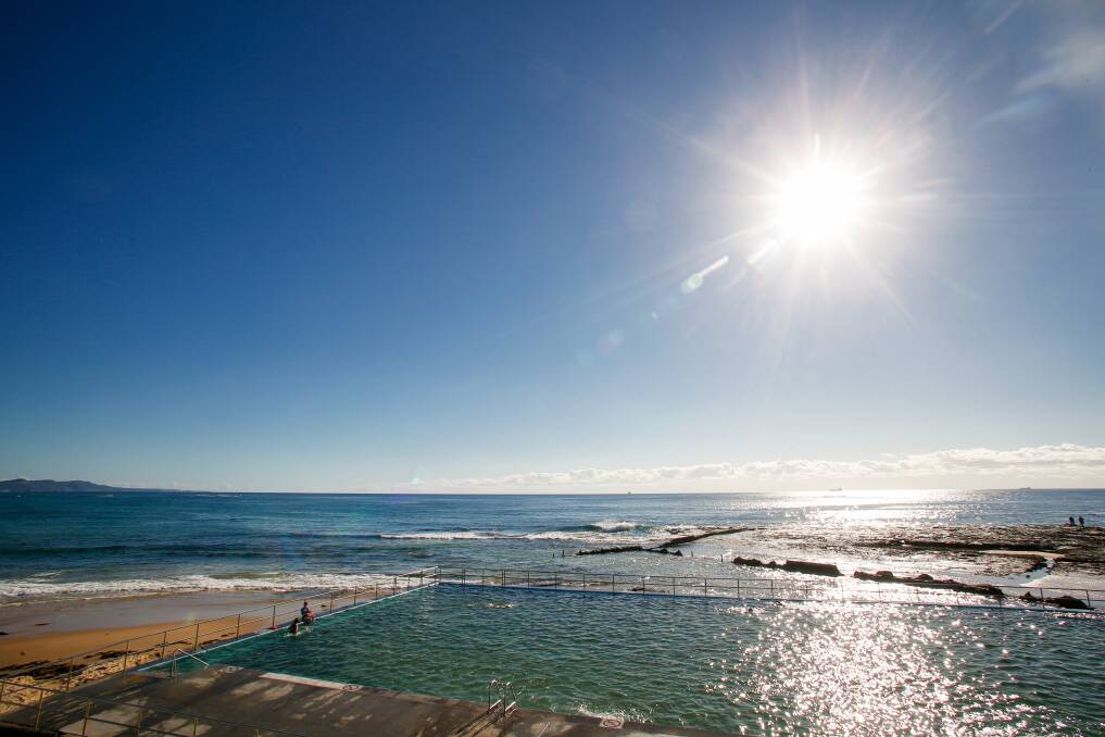 The sun shone brightly over the Woonona ocean pool on Thursday - and people can expect more of the same over the next few days. Picture: Anna Warr