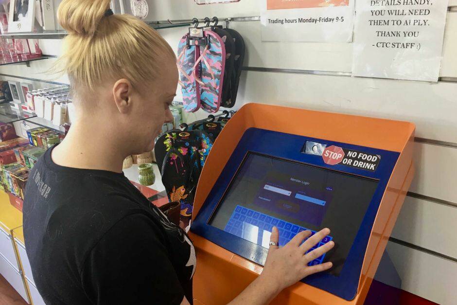 Debt drama: An instant loan machine at a Berkeley tobacconist that offers loans as high as $2000 would be banned under legislation put forward by the Labor parry. Picture: ABC Illawarra