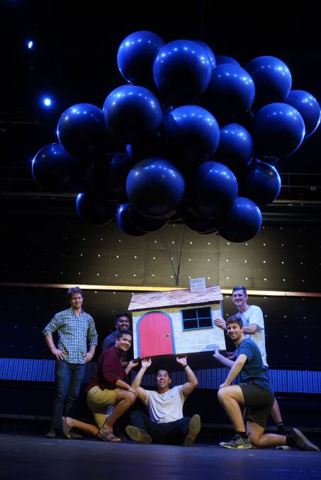 Discovery: Craig Reucassel uses black balloon to illustrate the carbon footprint of the five UOW housemates. Picture: ABC TV