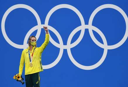 Illawarra residents are sharing their ideas on an appropriate way to honour Olympian Emma McKeon. Picture: AAP