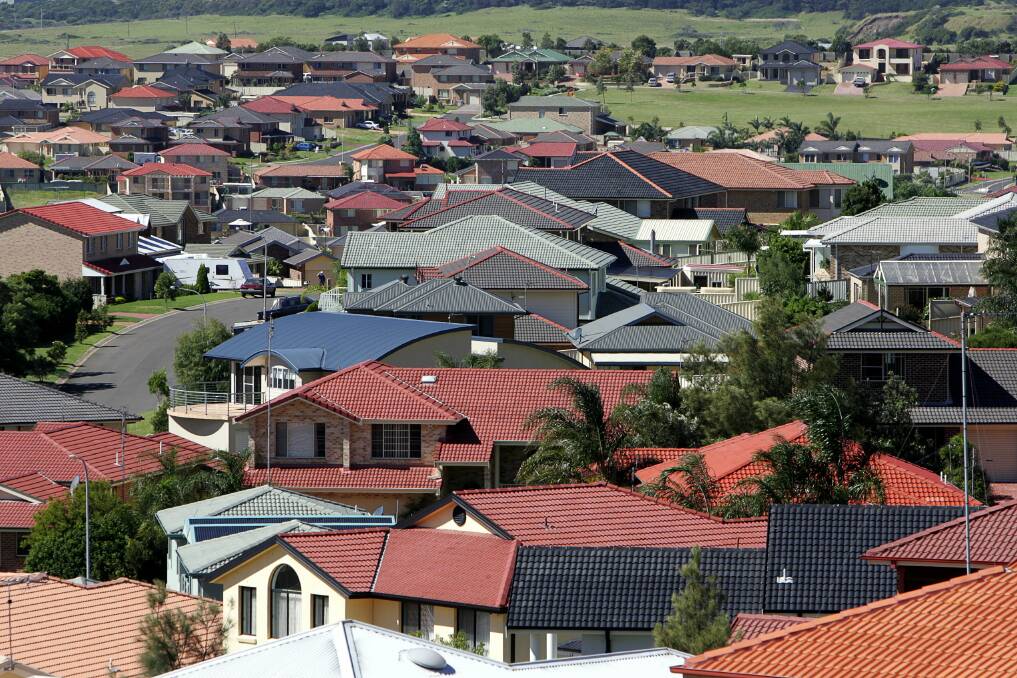 As it gets harder for some to gain a foothold in the Shellharbour housing market, the local council is calling for a round table discussion on the issue.