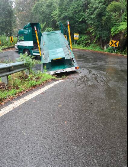 The jack-knifed truck stranded on Macquarie Pass