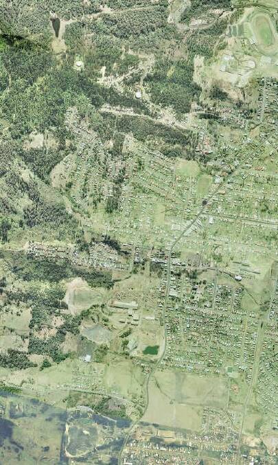 See the growth of the Illawarra escarpment from the air between 1977 and 2016.