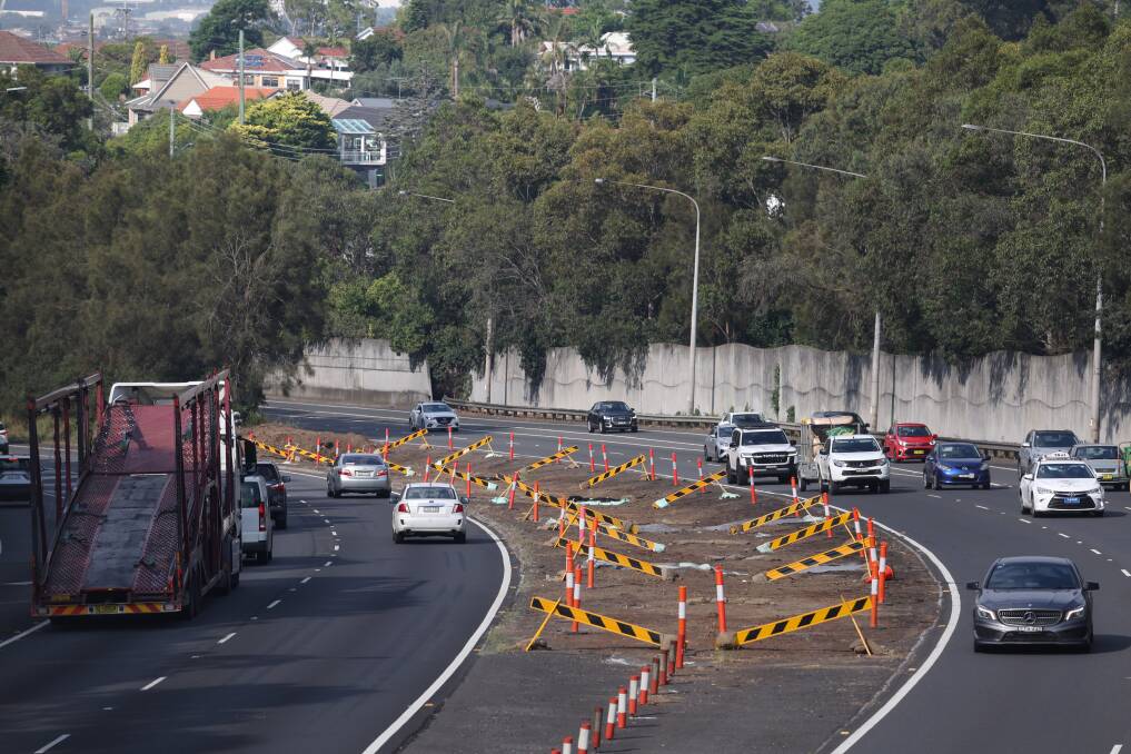 The section of the M1 Princes Motorway median next to the southbound Figtree exit where the trees have been removed. Pictured by Robert Peet