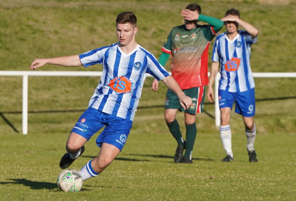 FOCUSED: Tarrawanna youngster Ben Learmonth controls possession during a trial match against Bellambi last weekend. Picture: Graham Brown