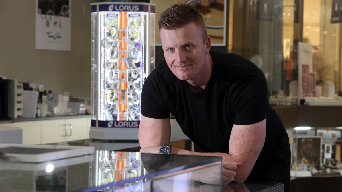 Professional golfer Lincoln Tighe at his dad Darryl's jewellery shop in Dapto last year. Picture: Robert Peet