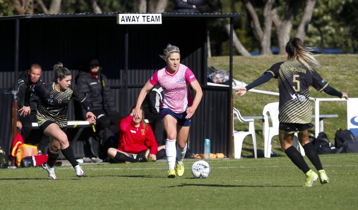 READY: Caitlin Cooper prepares to pass the ball to a Stingrays teammate during a recent game at JJ Kelly Park. Picture: Anna Warr