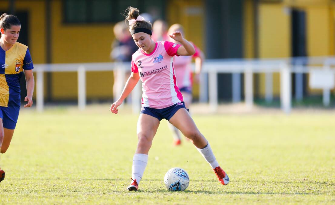 LOOKING FORWARD: Chloe Middleton traps the ball. Picture: Anna Warr