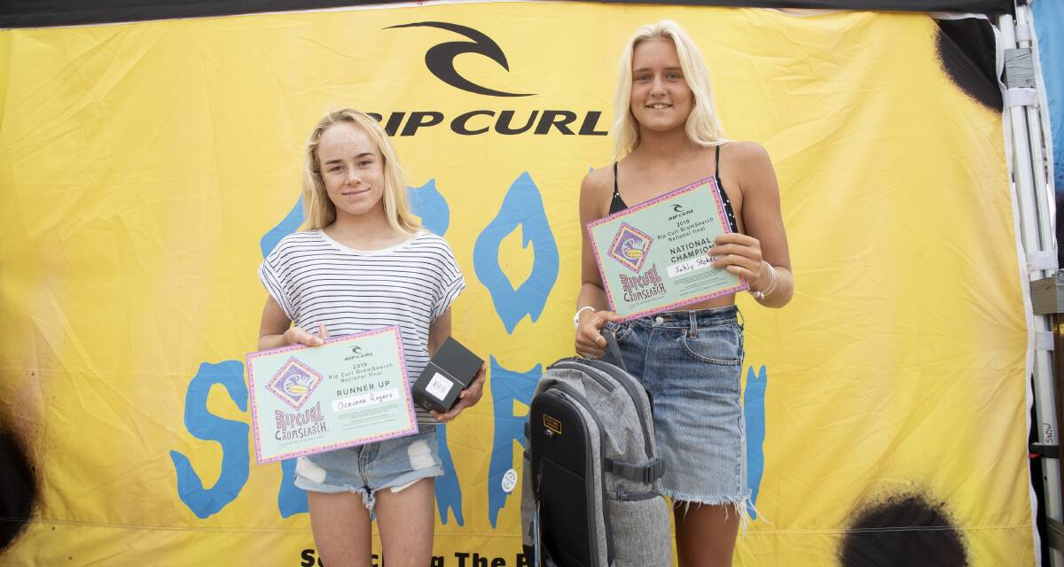 PIPPED: U/14s girls runner-up Oceanna Rogers (left) with winner Jahly Stokes. Picture: Ethan Smith/Surfing NSW