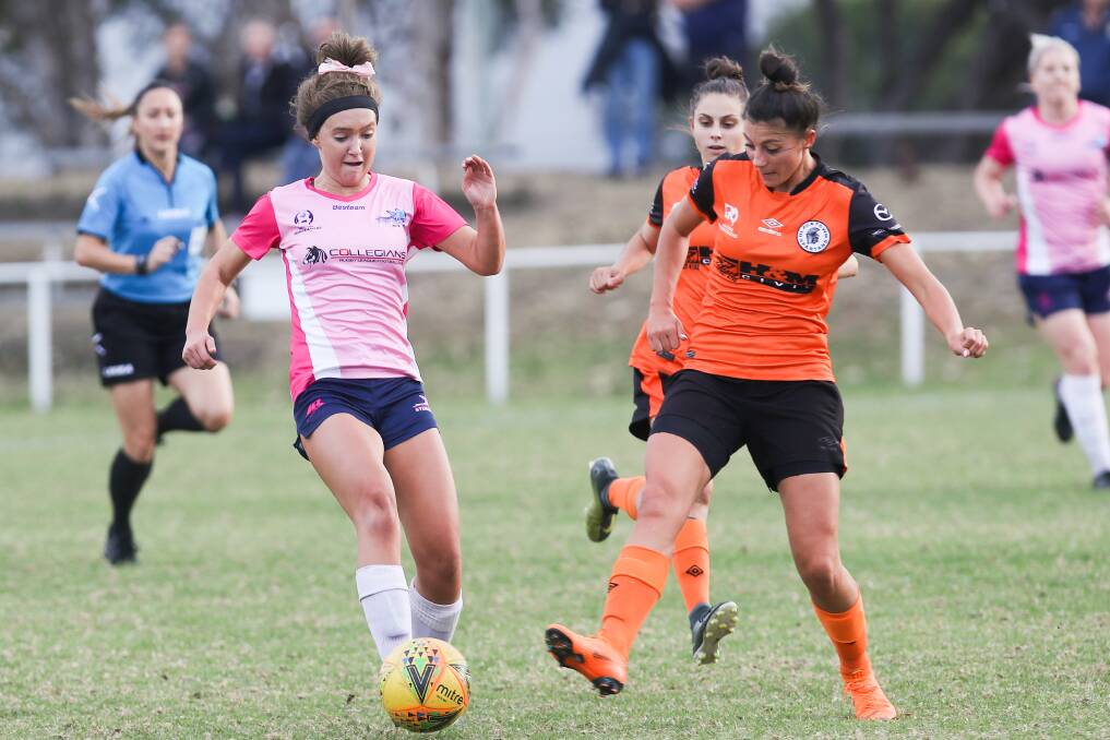 ON THE BALL: Stingrays player Chloe Middleton (left) in action last year. Picture: Adam McLean
