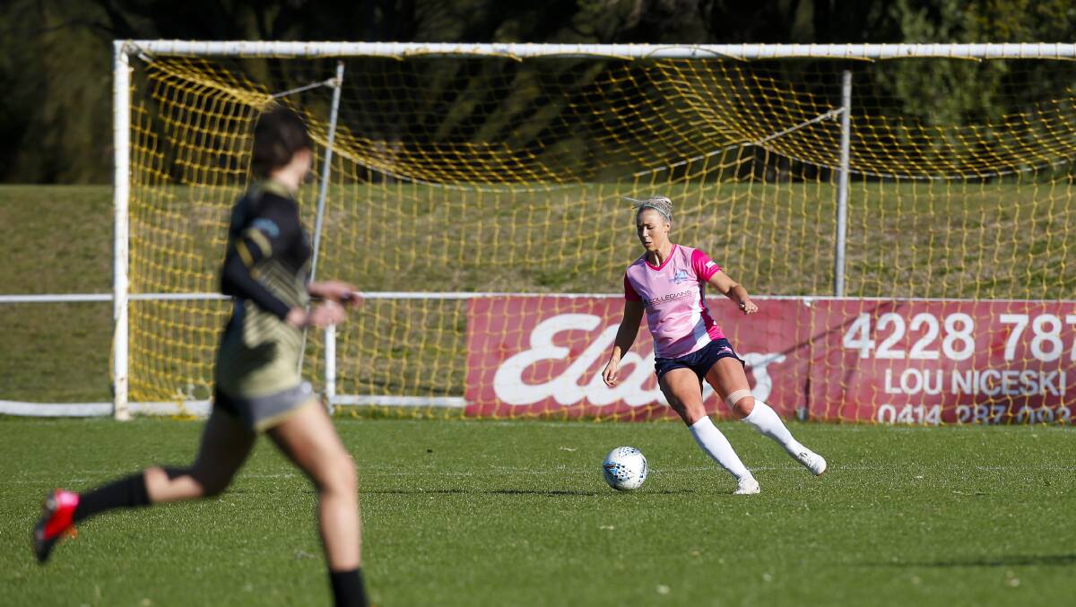 Lauren Keir prepares to take the ball out of the Stingrays' defensive area at JJ Kelly Park. Picture: Anna Warr