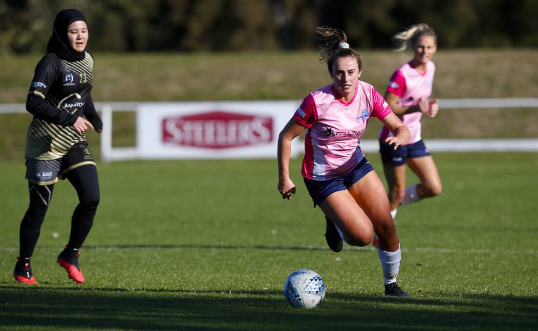 ON THE MOVE: Stingrays teenager Bronte Trew finds some space against Bankstown at JJ Kelly Park on Sunday afternoon. Picture: Anna Warr