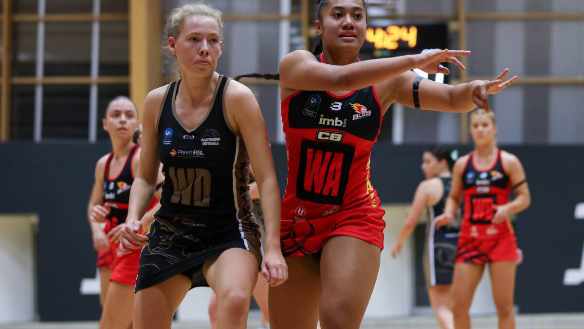Blaze under 23s WA Lindsay Tui passes the ball on Wednesday night. Picture: May Baily/Clutterpix Photography