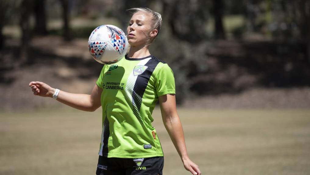 Canberra United W-League defender Lauren Keir has joined the Stingrays for the 2020 season. Picture: Sitthixay Ditthavong