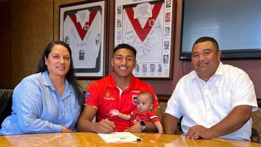 Loko Pasifiki Tonga (centre) has inked a long-term contract with St George Illawarra. Picture - Dragons Media