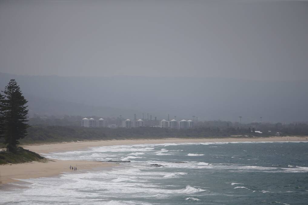A smoke haze lingered over Wollongong on Monday. Picture: Anna Warr