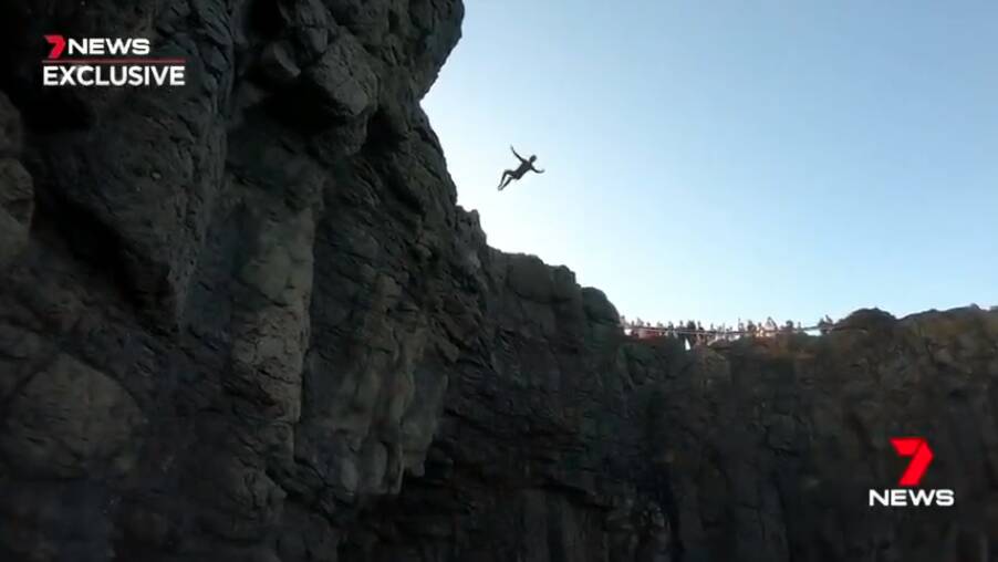 Cliff-jumping teens at Kiama Blowhole 'put lives at risk'