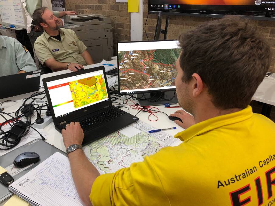 Planning at Picton for the Green Wattle Creek fire ahead of New Year's Eve. Picture: NSW RFS