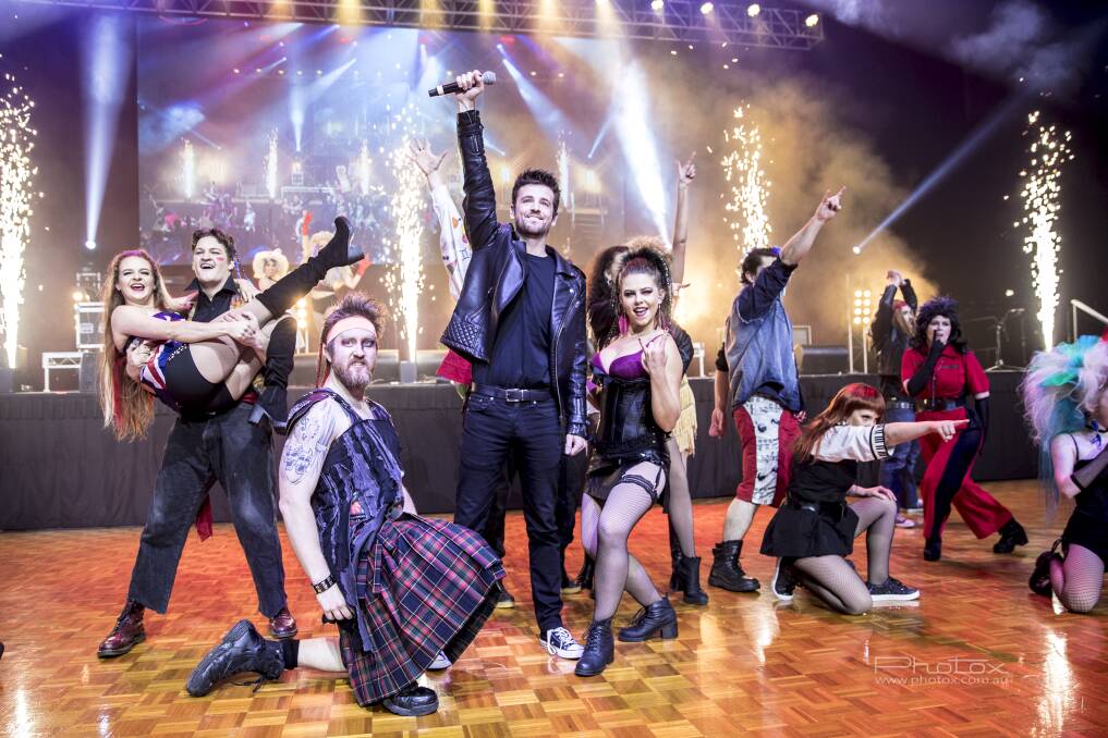 A huge cast and an eight-piece band: People can expect great music, a funny story, huge lighting and visual production at the show We Will Rock You.
