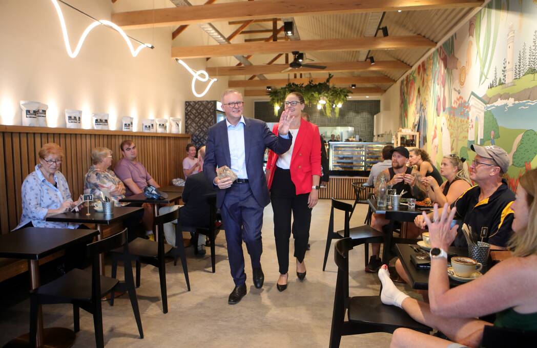 February 24: Anthony Albanese and Katelin McInerney stopped in to get some lunch at well known pie eatery in Kiama. 