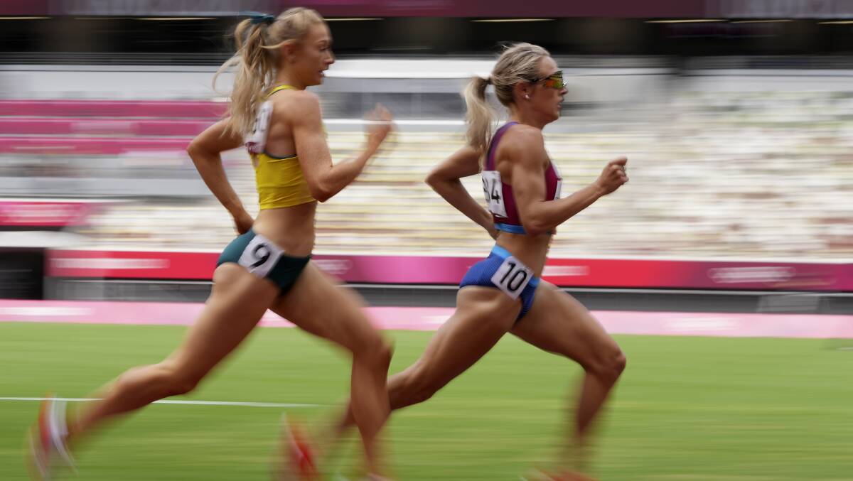Rolling forward: Jessica Hull (left) racing at the Tokyo Olympics on Monday morning. Picture: Matthias Schrader/AP