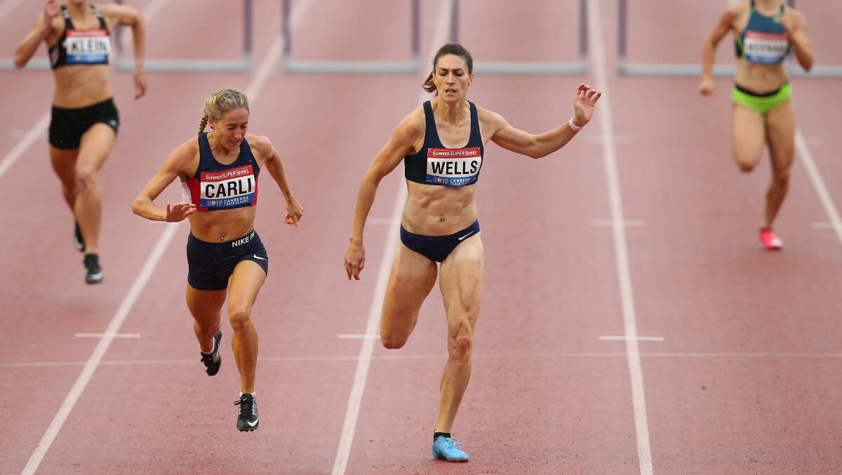 Lunge for victory: Wollongong's Sarah Carli edges Lauren Wells to take the win at the Canberra Track Classic. Picture: Athletics Australia.