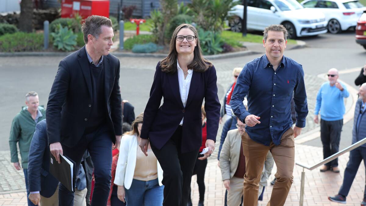 Labor Leader Chris Minns, Kiama candidate Katelin McInerney and Member for Keira Ryan Park in August last year. Picture by Robert Peet