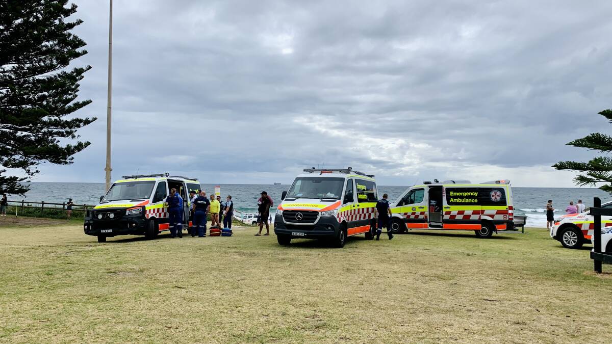 Man dies after being pulled from surf at North Wollongong beach
