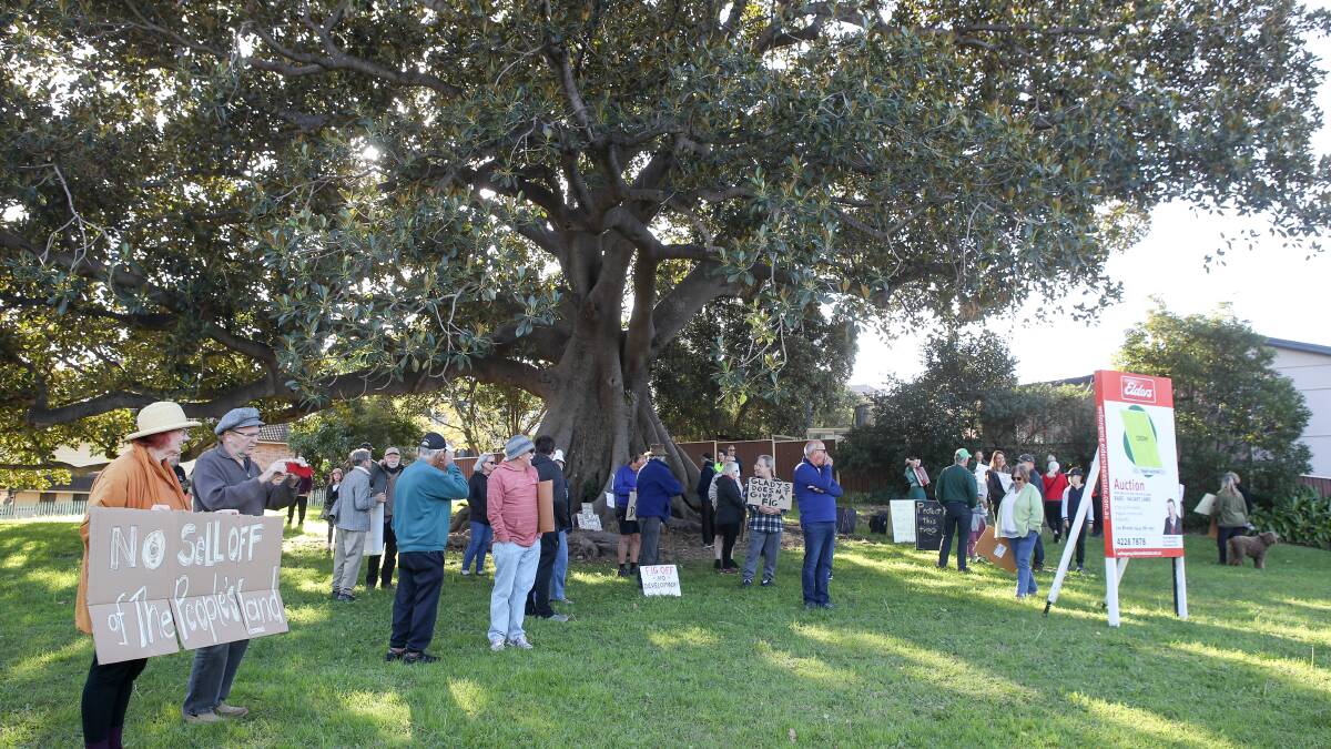 'Don't do it!': Protesters 'scare off' buyers for heritage fig tree land