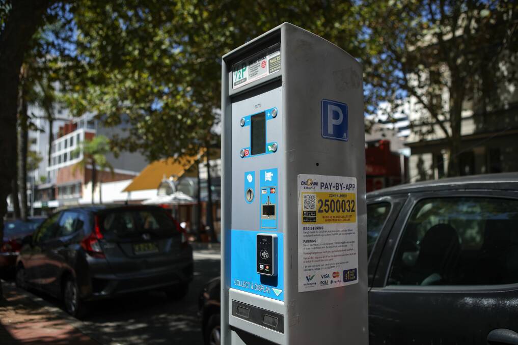 Wollongong council to investigate paid parking at streets around UOW
