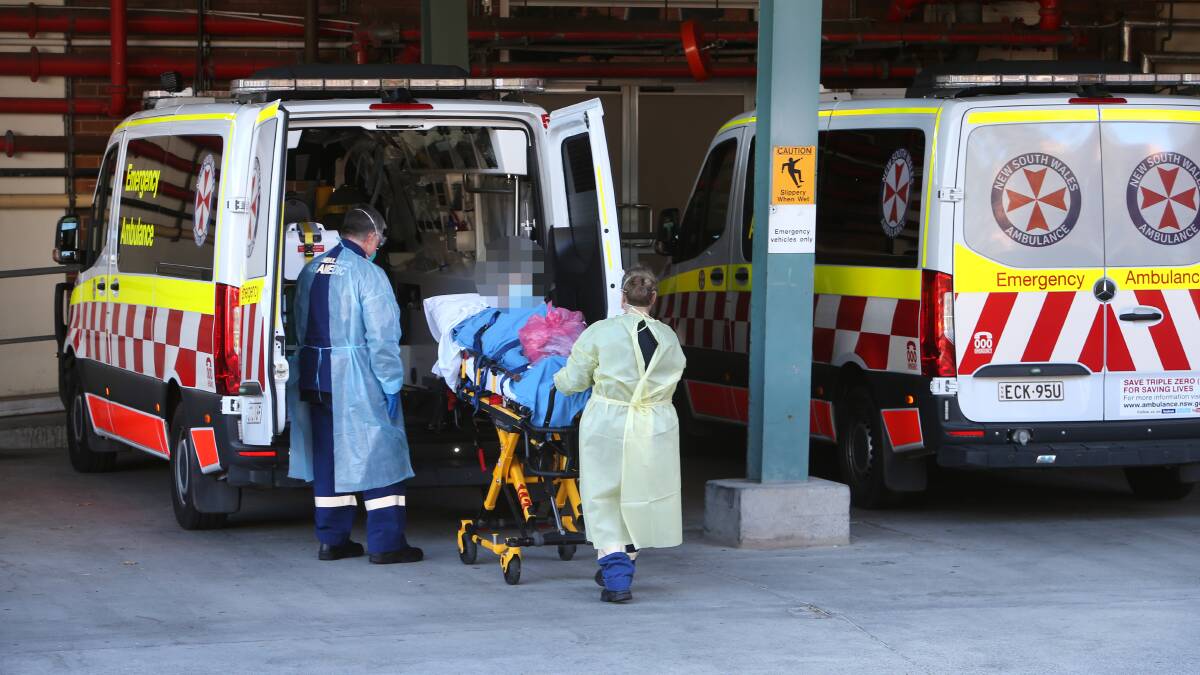 'Worst morale in living memory': NSW paramedics vote to escalate industrial action